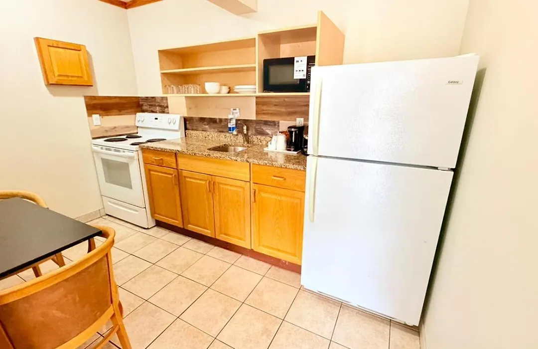 Travelodge By Wyndham Golden Sportsman Lodge-1