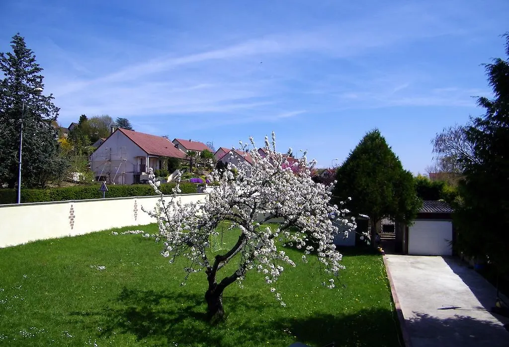Grand appartement dans villa avec parking quartier résidentiel-1