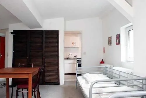 Sleep Cheap Hostel-1