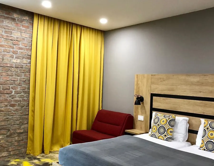 Hotel Cryston-1