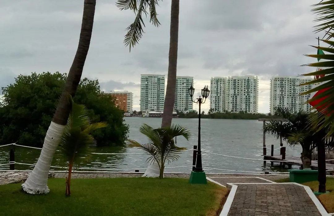 Grand Royal Lagoon-1