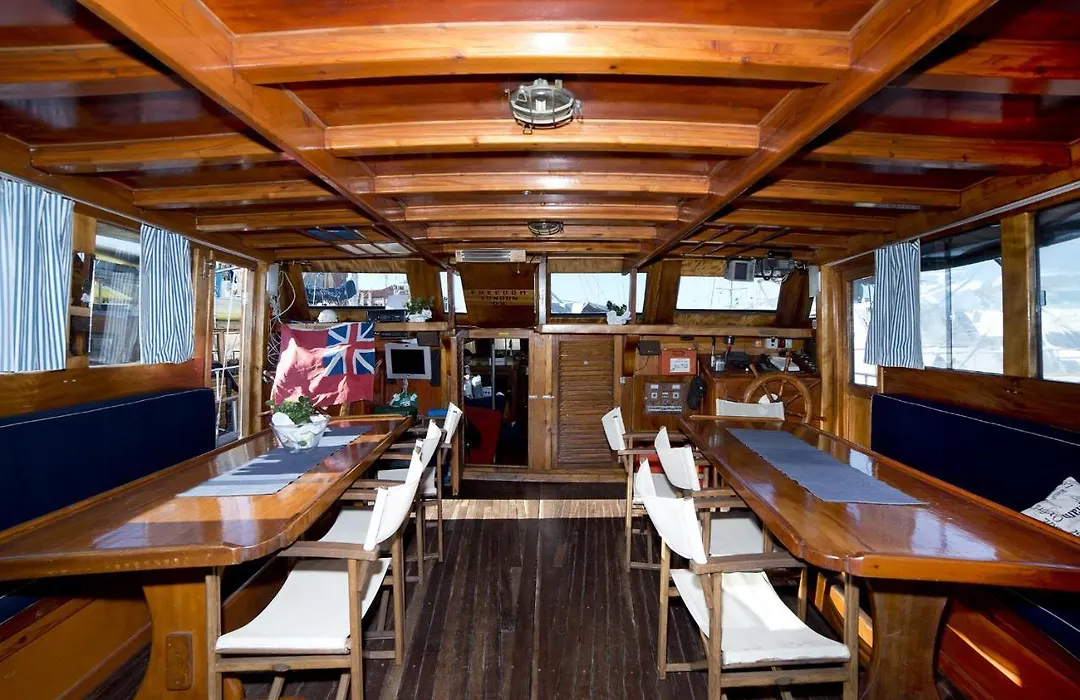 Venezia Boat & Breakfast Caicco Freedom-1