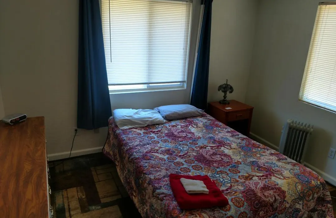 Lakeside Hostel & Guest House-1