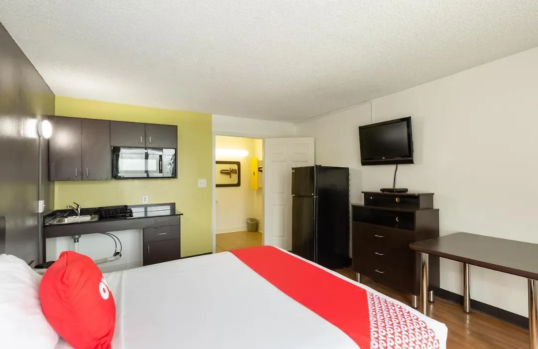 Travelodge By Wyndham Baton Rouge East-1