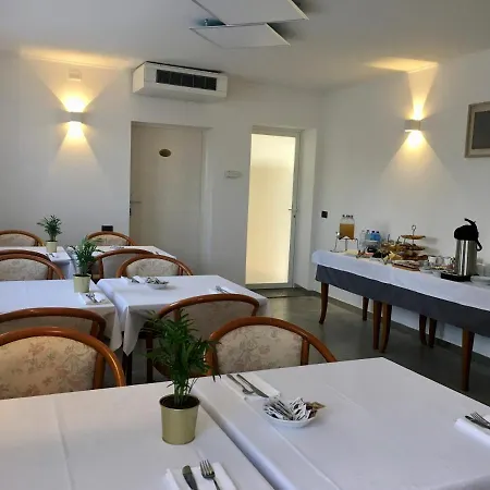 Hotel Trieste-2