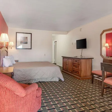 Rodeway Inn & Suites-2