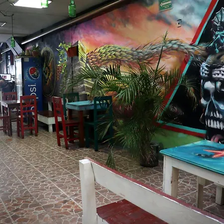 Tres Mundos Hostel-3
