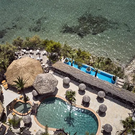 Gloria Maris Hotel Suites And Villas-3