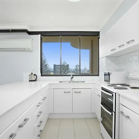 Surfers Paradise Ocean View Apartment-3