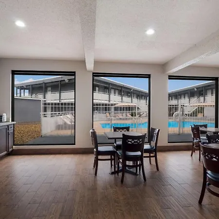 Spanish Trails Inn - Laredo Hotel-2