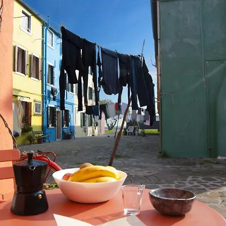 Casa arancione a Burano-3