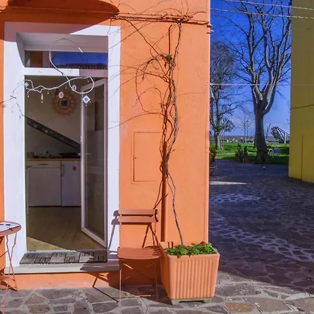 Casa arancione a Burano-2