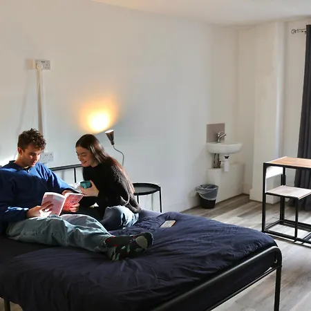 Urbany Hostel London 18-40 Years Old-3