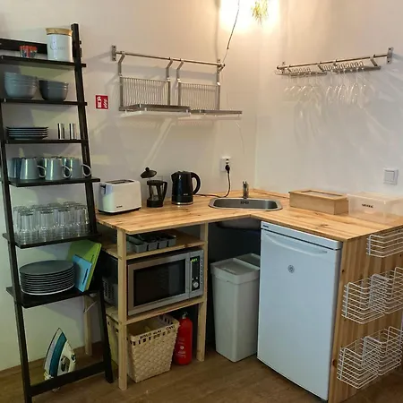 Minimal Hostel-2