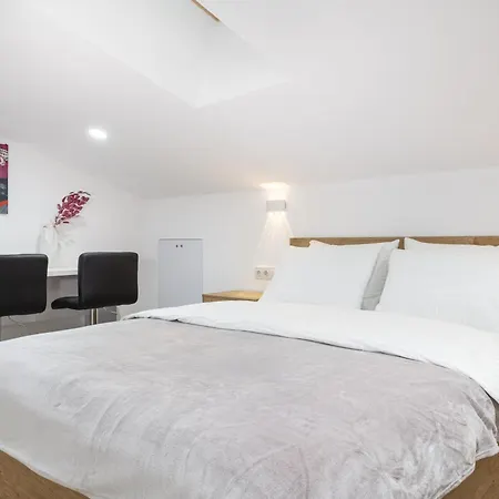 Theatre Boutique Apartments - Stylish - Walk Everywhere-3