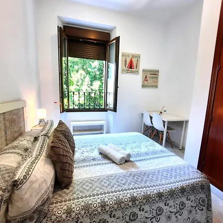 Budget And Lovely Rooms Las Setas-2