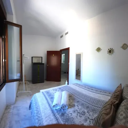 Budget And Lovely Rooms Las Setas-3