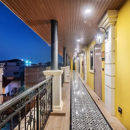 Phra Nakhon Poshtel-2