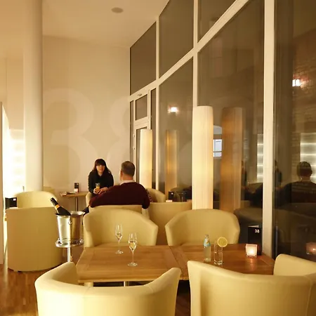 Hotel 38-3