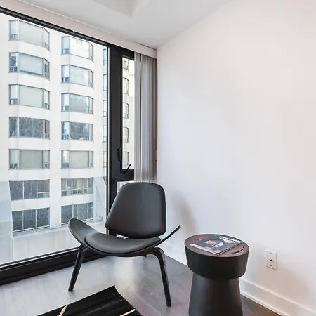 Yorkville Plaza Suites - Pool & Hot Tub-2
