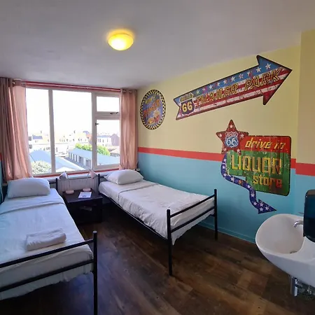 The Flying Pig Beach Hostel Age 18 To 40-2