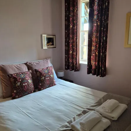 Dean Village Cottage-2