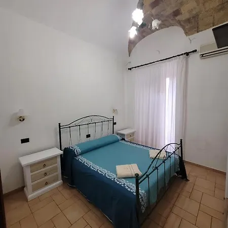 Rooms & B&B-3