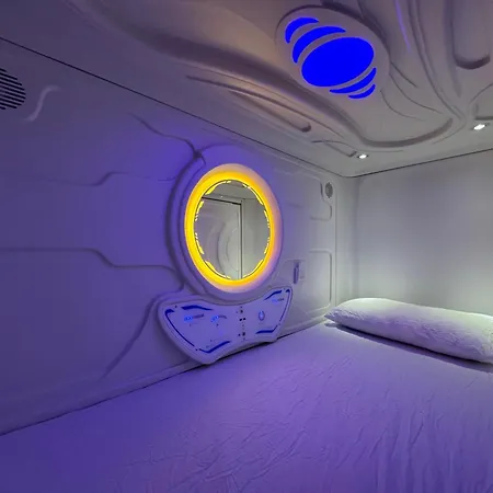 Hostel Space Capsule-2