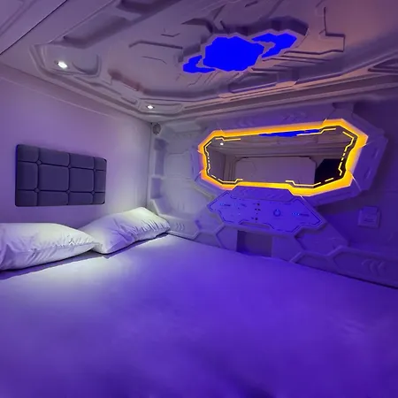 Hostel Space Capsule-3