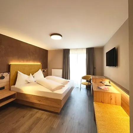Garni-Hotel Mir.Es-3