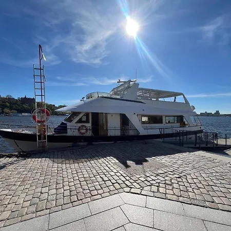 Maelardrottningen Yacht Hotel-2