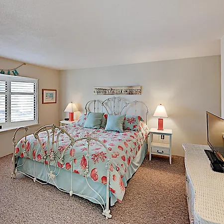9400 Condos-3