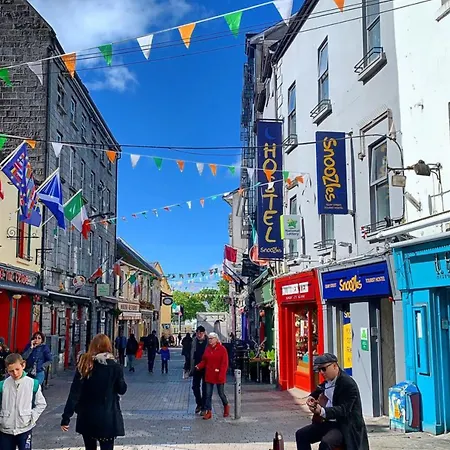 Snoozles Quay Street Tourist Hostel-3
