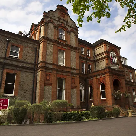 Palmers Lodge Swiss Cottage-2