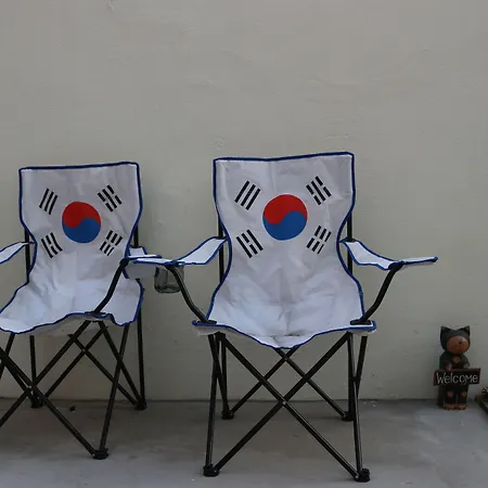 Zzzip Guesthouse In Hongdae-3