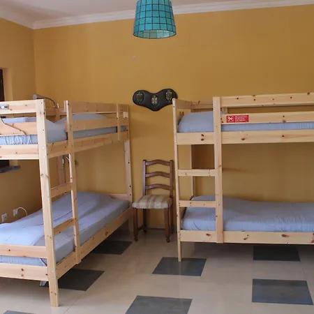 Ericeira Chill Hill Hostel & Private Rooms - Peach Garden-2