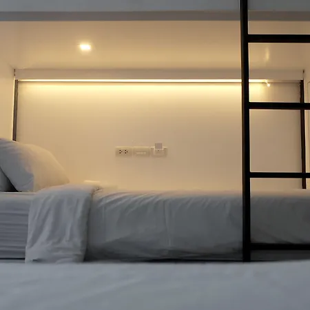 The Common Hostel (Adults Only)-3