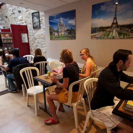 Bastille Hostel-2