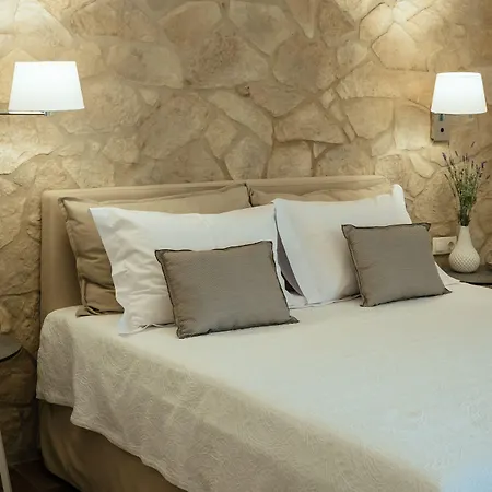 Filoxenion Luxury Rooms & Lofts-3