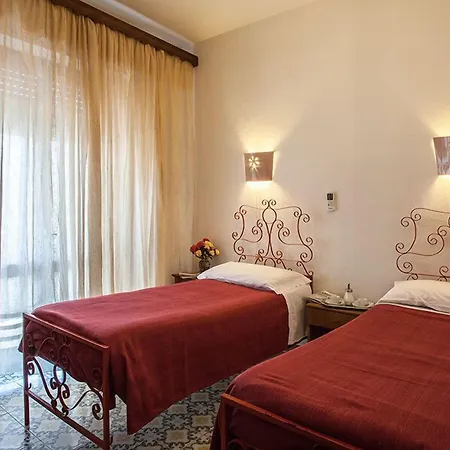 Hotel Villarosa con Vespa Rent-2
