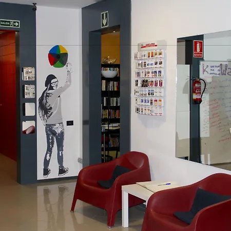 Alternative Creative Youth Hostel Barcelona-3