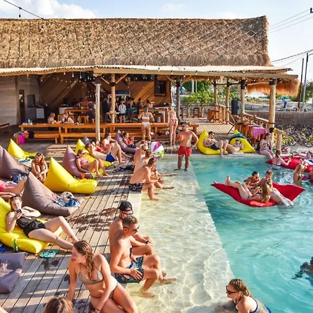 Mad Monkey Gili Trawangan-2