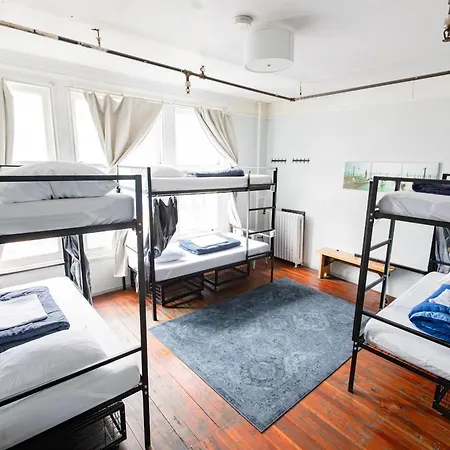 The Cambie Hostel Gastown-2