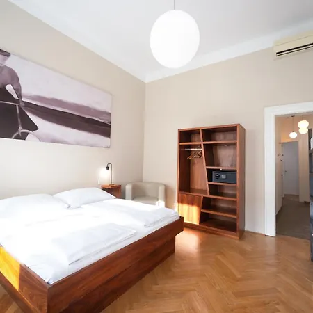 Sophie'S Hostel-2