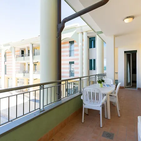 Farnie Lido Altanea-2