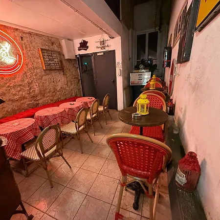 Hostel Du Globe-2