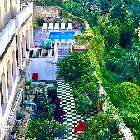 Follow The Sun Boutique Hostel - Pool, Breakfast & Sea Views-3