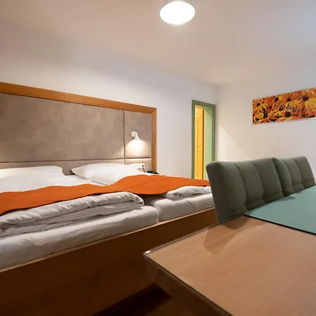Santner, Hotel-3