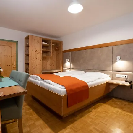 Santner, Hotel-2