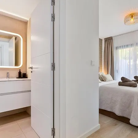 Stylish Apartment In Estepona With Pool-2